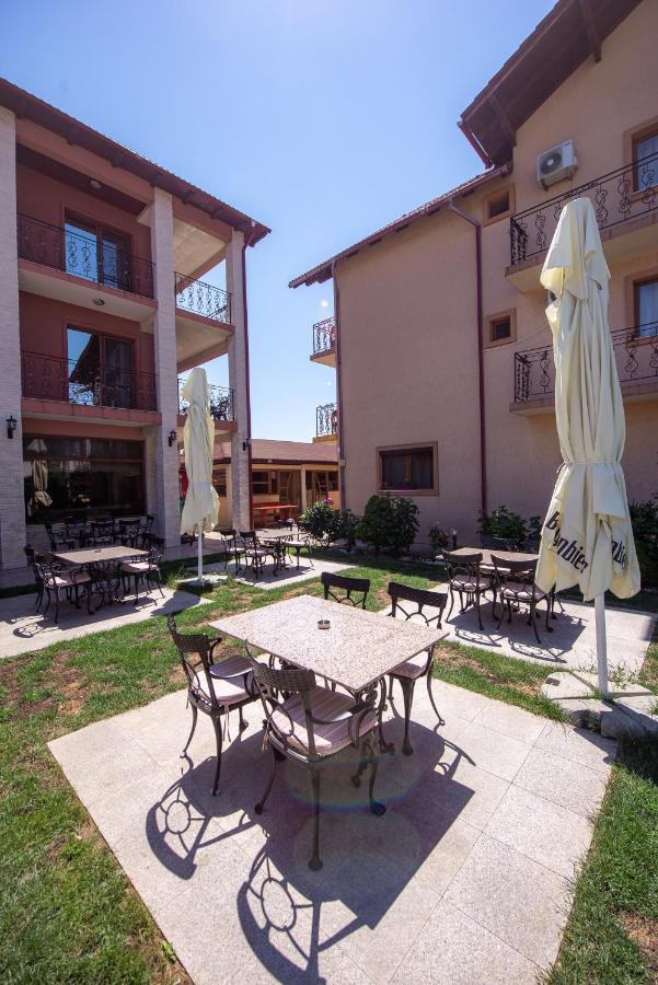 Hotel Casa Soarelui à Două Mai Extérieur photo