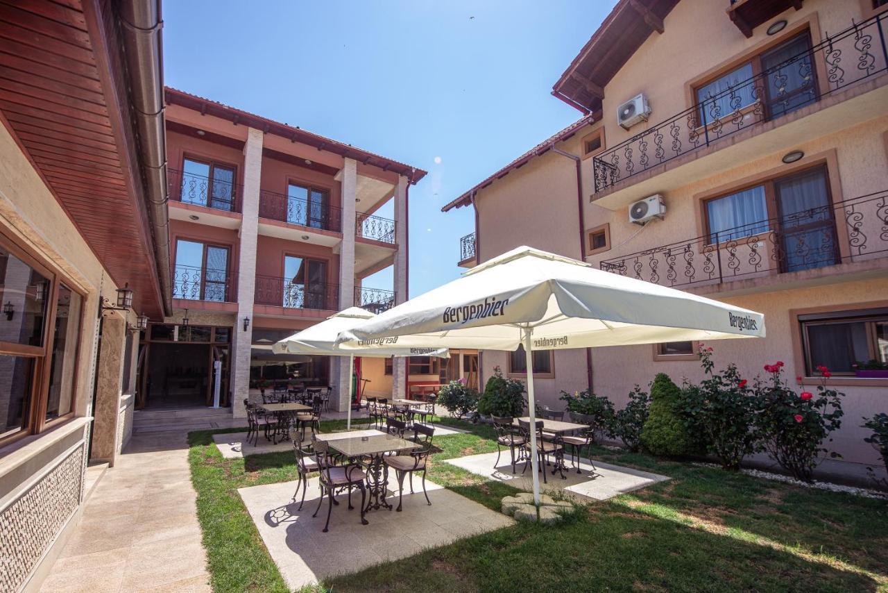 Hotel Casa Soarelui à Două Mai Extérieur photo