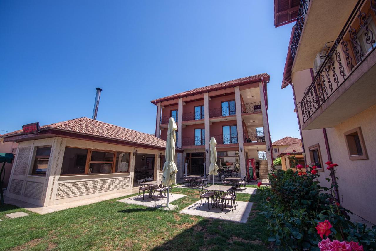 Hotel Casa Soarelui à Două Mai Extérieur photo