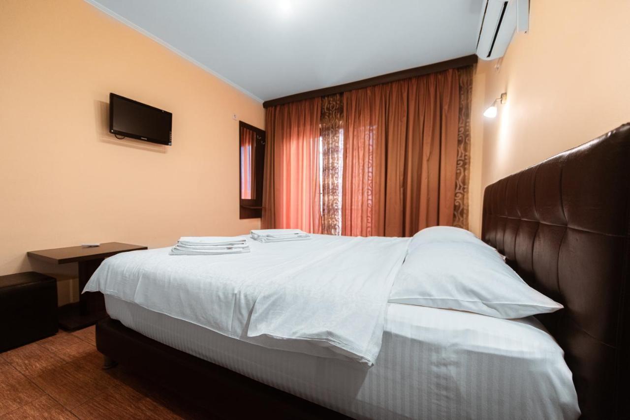 Hotel Casa Soarelui à Două Mai Extérieur photo