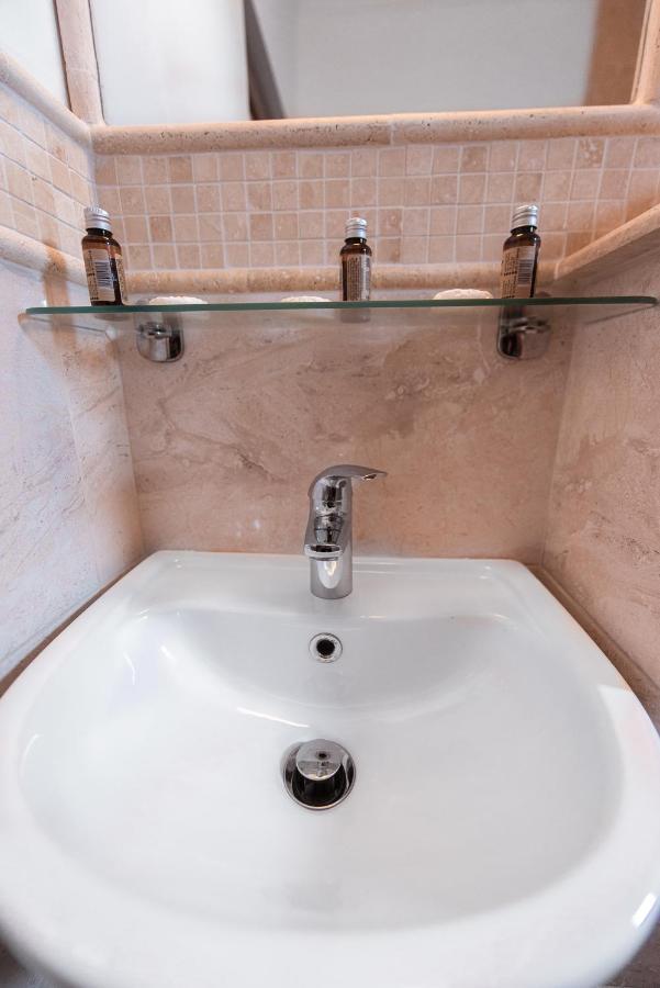 Hotel Casa Soarelui à Două Mai Extérieur photo