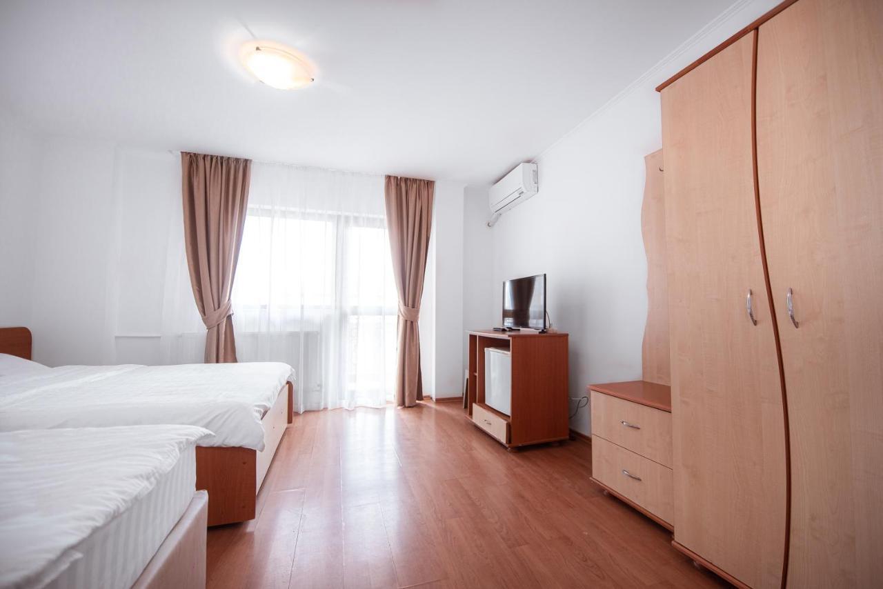 Hotel Casa Soarelui à Două Mai Extérieur photo