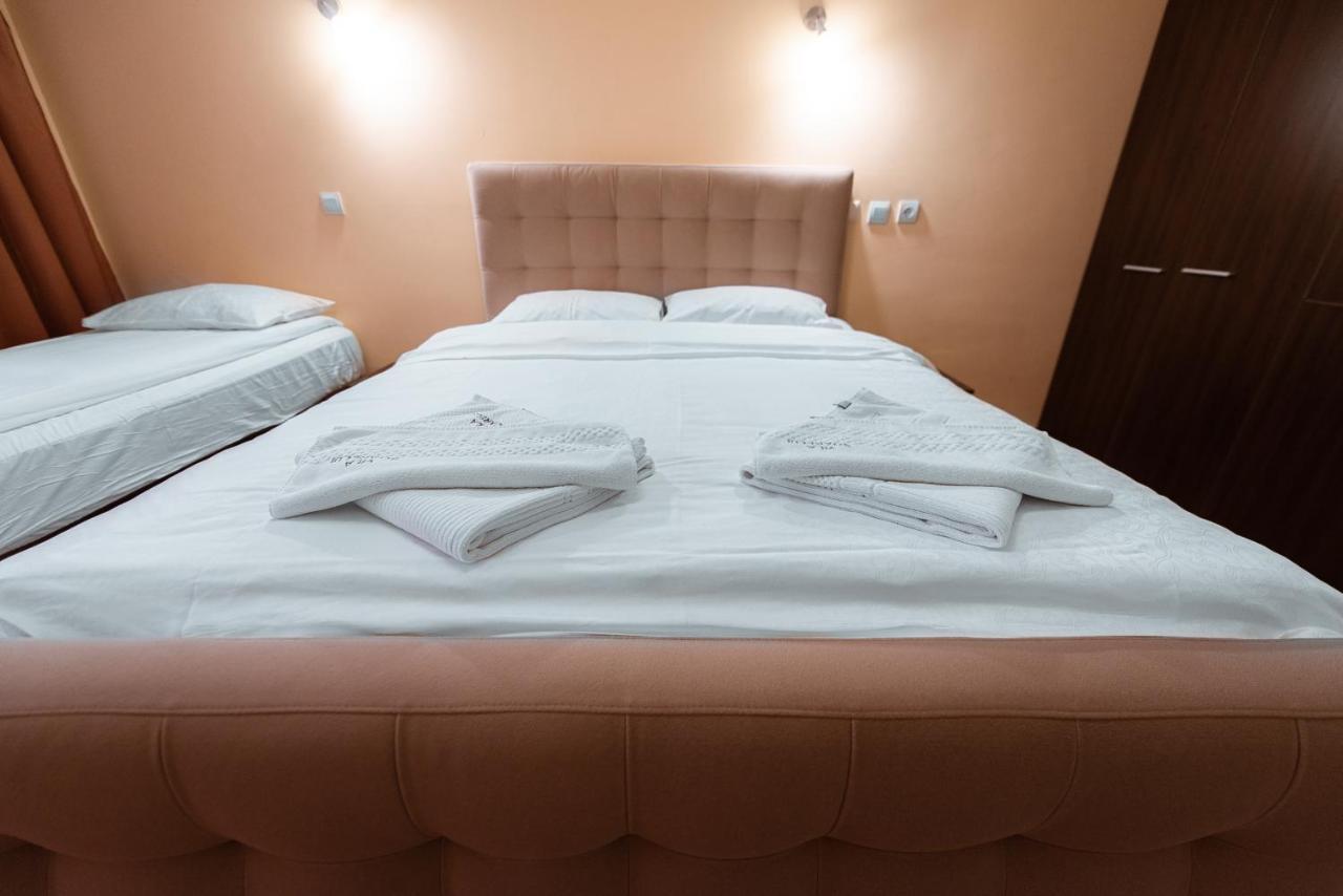 Hotel Casa Soarelui à Două Mai Extérieur photo