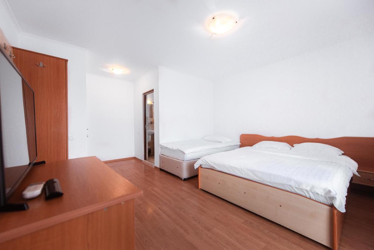Hotel Casa Soarelui à Două Mai Extérieur photo