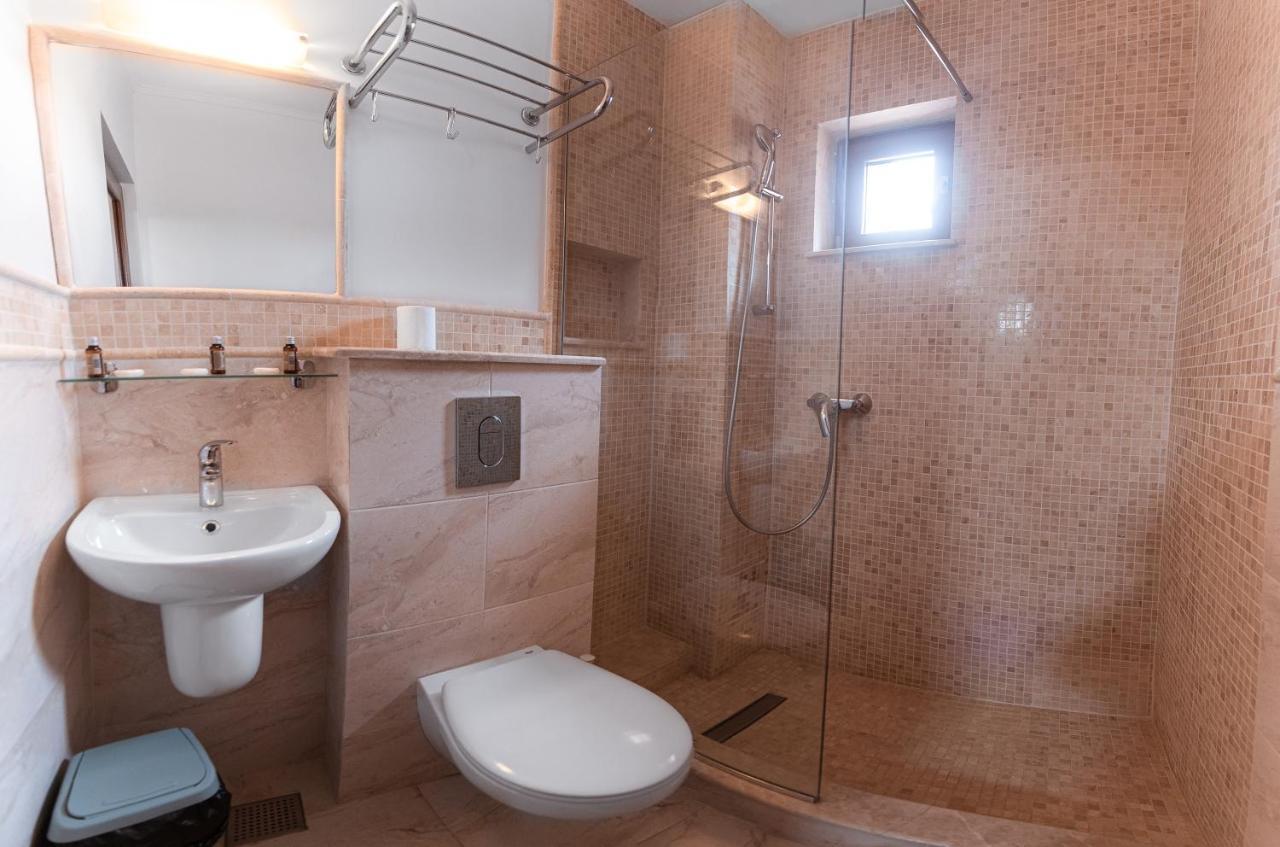 Hotel Casa Soarelui à Două Mai Extérieur photo