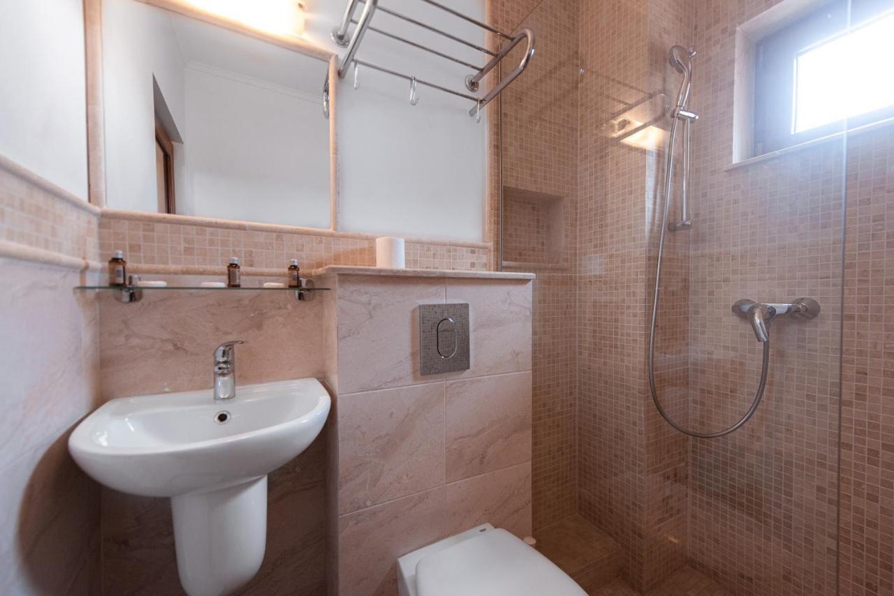 Hotel Casa Soarelui à Două Mai Extérieur photo