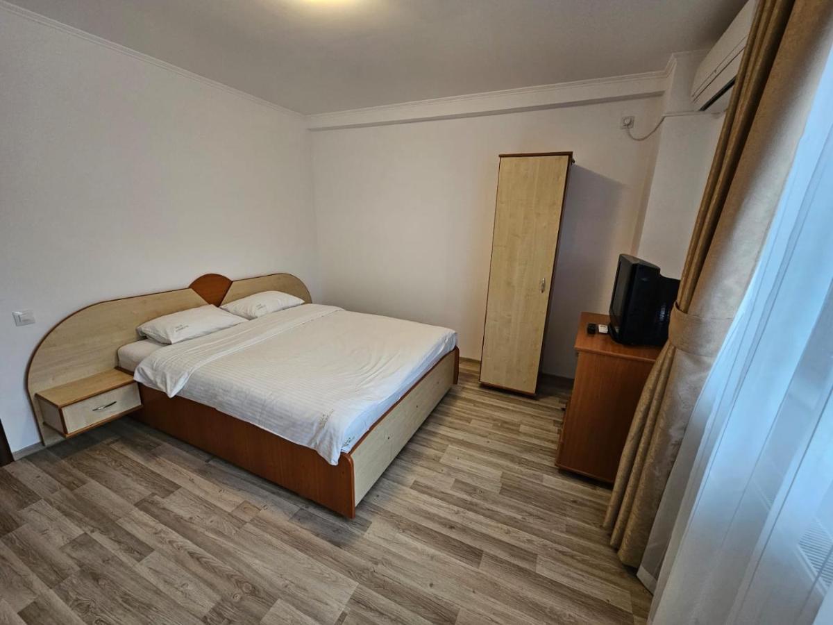 Hotel Casa Soarelui à Două Mai Extérieur photo