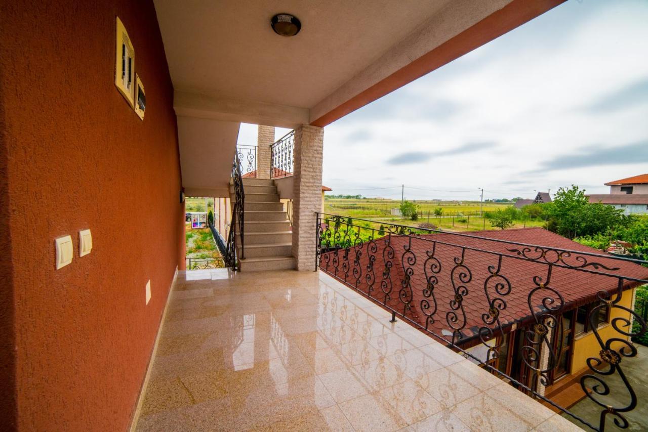 Hotel Casa Soarelui à Două Mai Extérieur photo